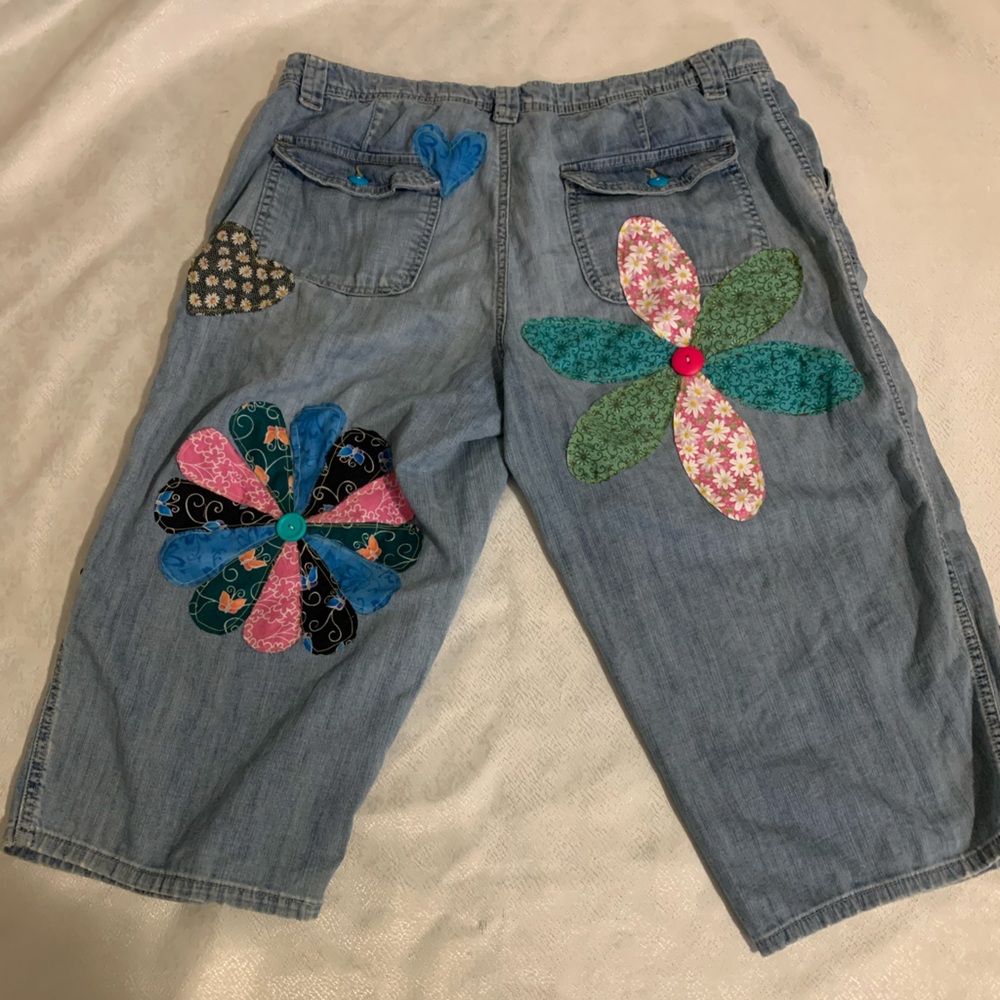 Vintage Up-Cycled Light Wash Women’s Capris Jeans with Patch Details - Picture 2 of 11